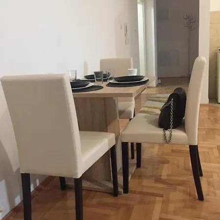 Pesacka Zona Apartment *